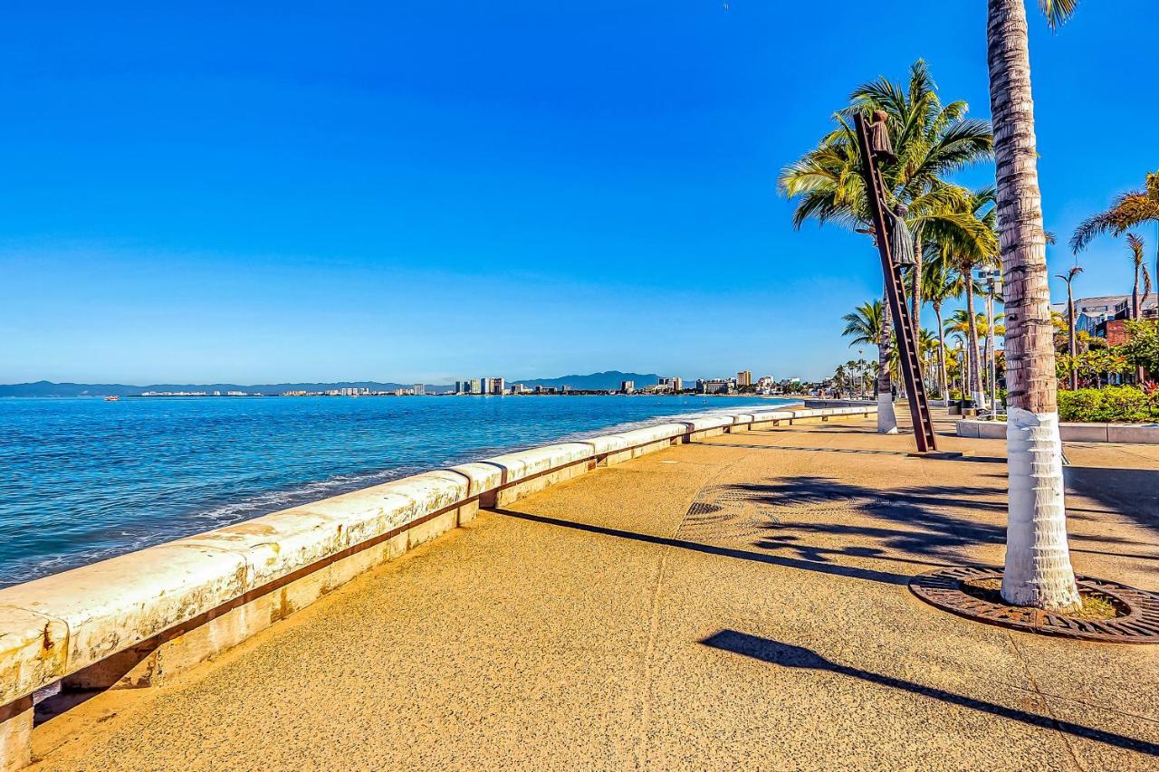 Malecon Beach Side Downtown Condo Пуэрто-Вальярта Экстерьер фото